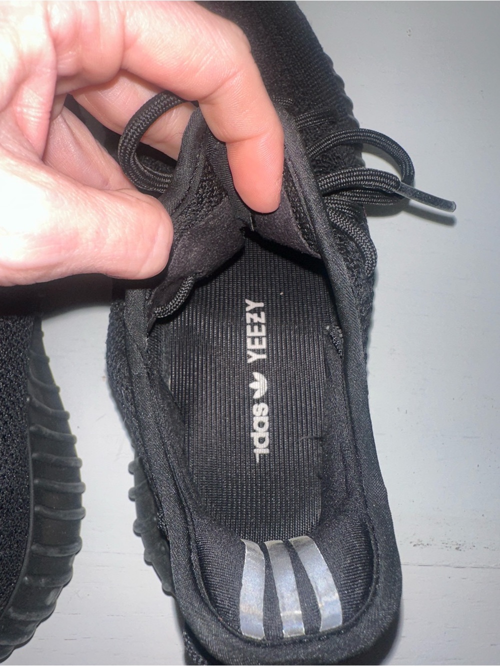 Yeezy Boost 350 V2 Black Red Men’s Size 9
Knit Sneakers Athletic Shoes - Picture 3 of 8